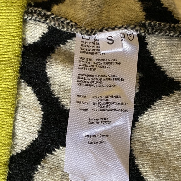 Polka dot woman’s cardigan sweater. - Picture 4 of 6